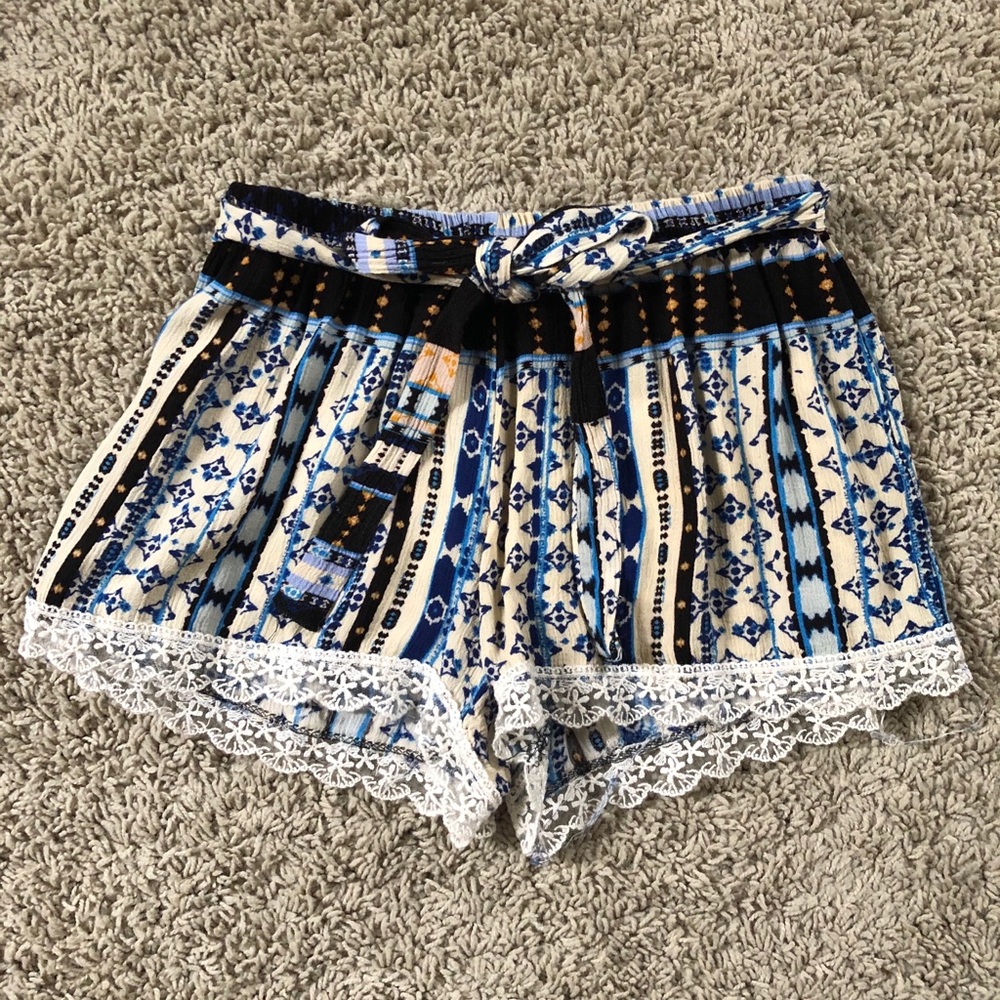 R2D Apparel tie front shorts